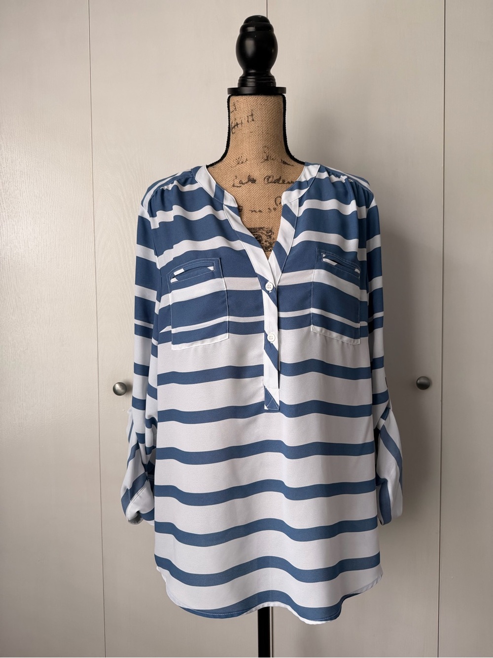 NY&C Striped V-Neck Roll-Sleeve Women's Top in Blue and White XL